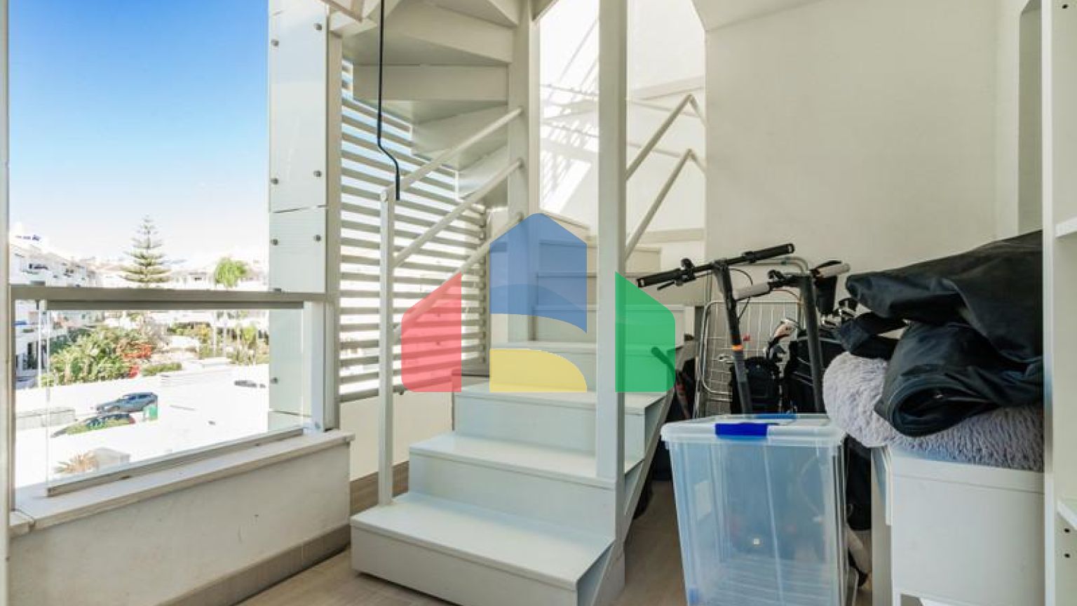 Красивый пентхаус с 3 спальнями на пляже Лос-Аркерос — одной из самых популярных урбанизаций Сан-Педро-де-Алькантара.