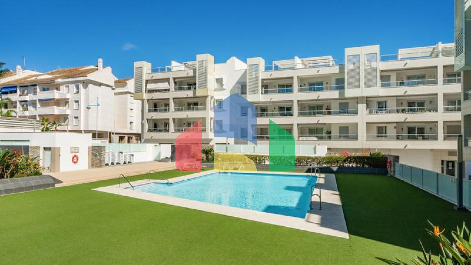 Красивый пентхаус с 3 спальнями на пляже Лос-Аркерос — одной из самых популярных урбанизаций Сан-Педро-де-Алькантара.
