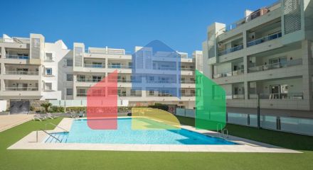 Красивый пентхаус с 3 спальнями на пляже Лос-Аркерос — одной из самых популярных урбанизаций Сан-Педро-де-Алькантара. Красивый пентхаус с 3 спальнями на пляже Лос-Аркерос — одной из самых популярных урбанизаций Сан-Педро-де-Алькантара.