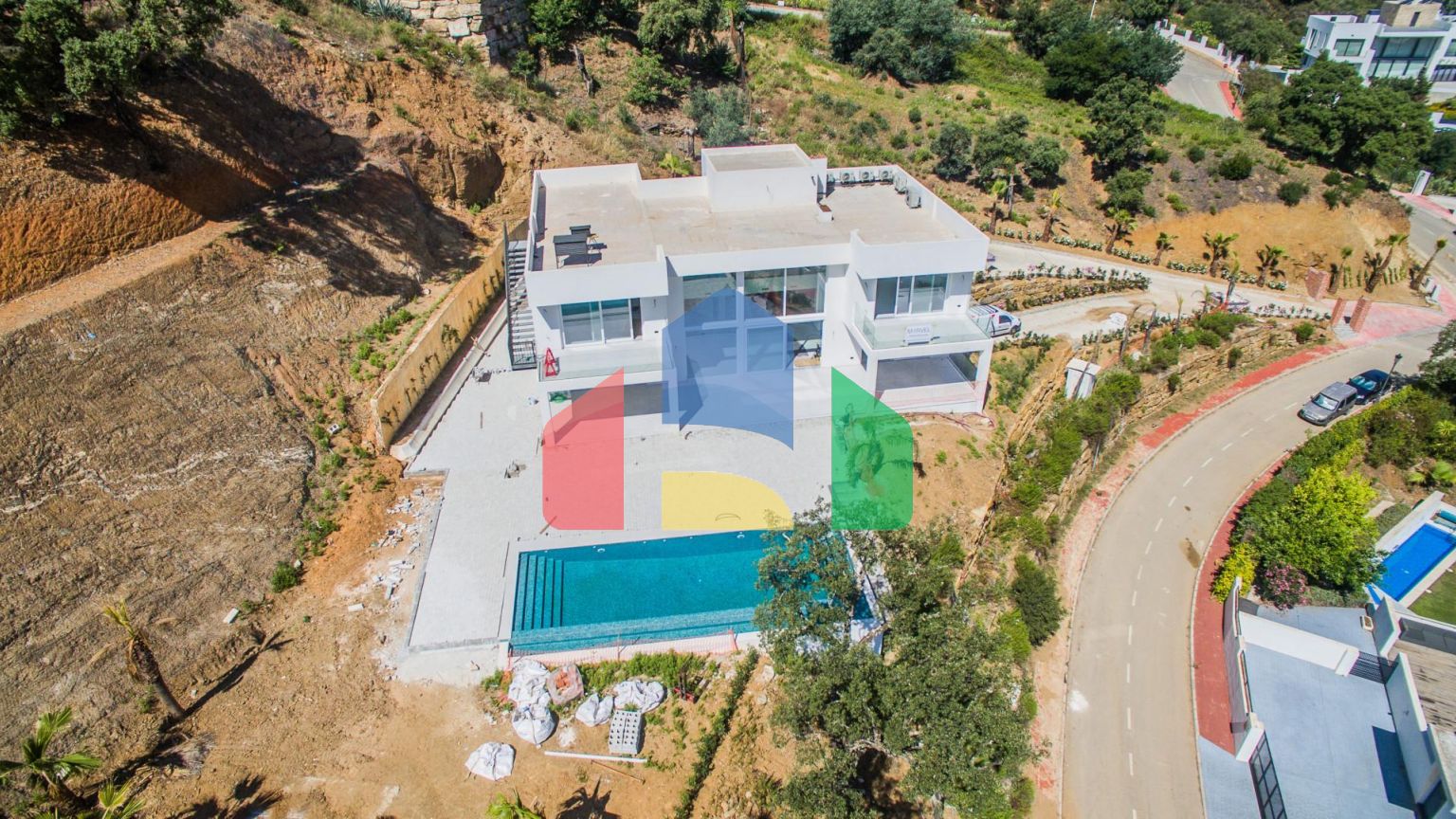 Уникальная вилла в престижном районе Ла Майрена в Марбелье