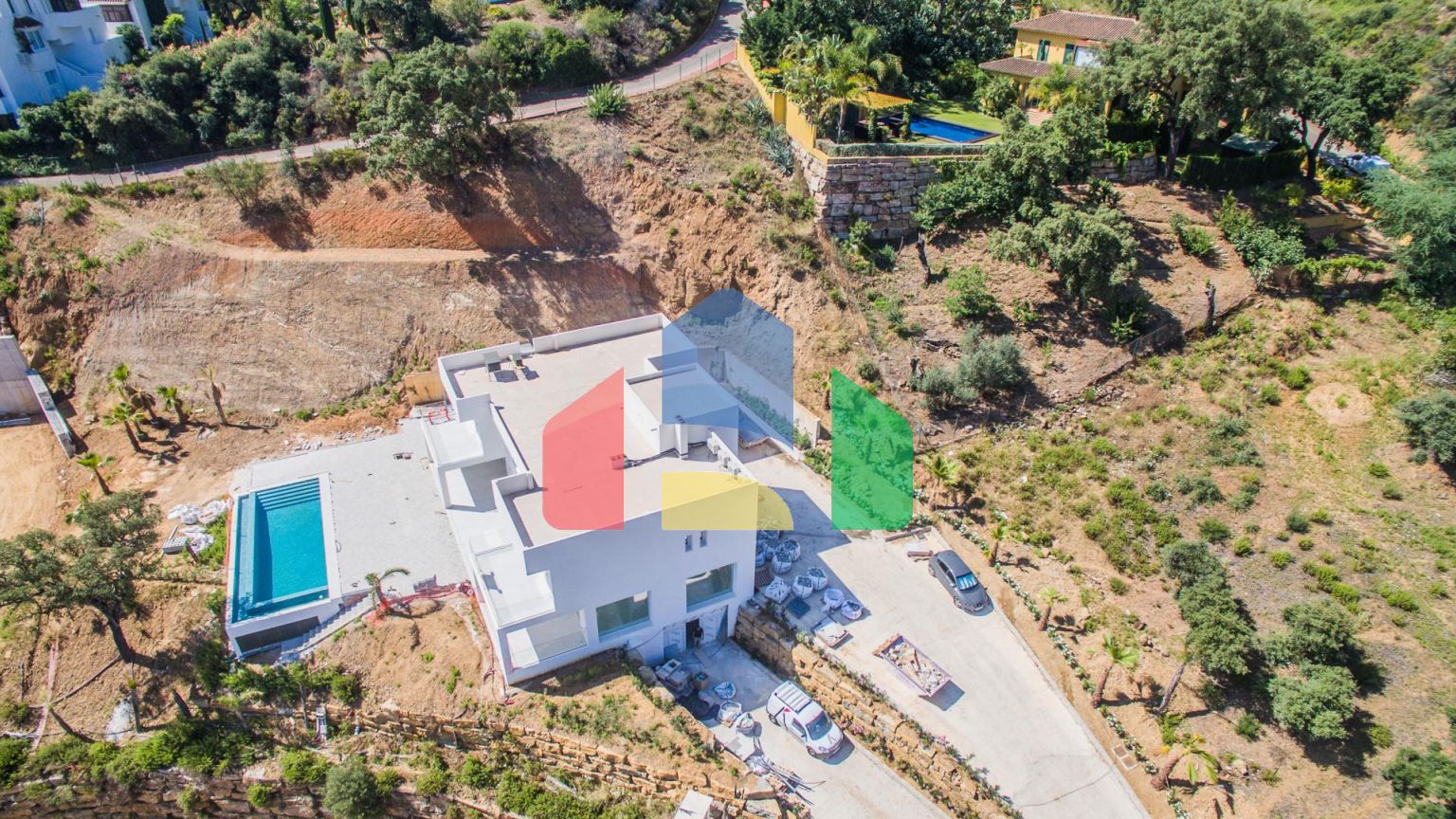 Уникальная вилла в престижном районе Ла Майрена в Марбелье