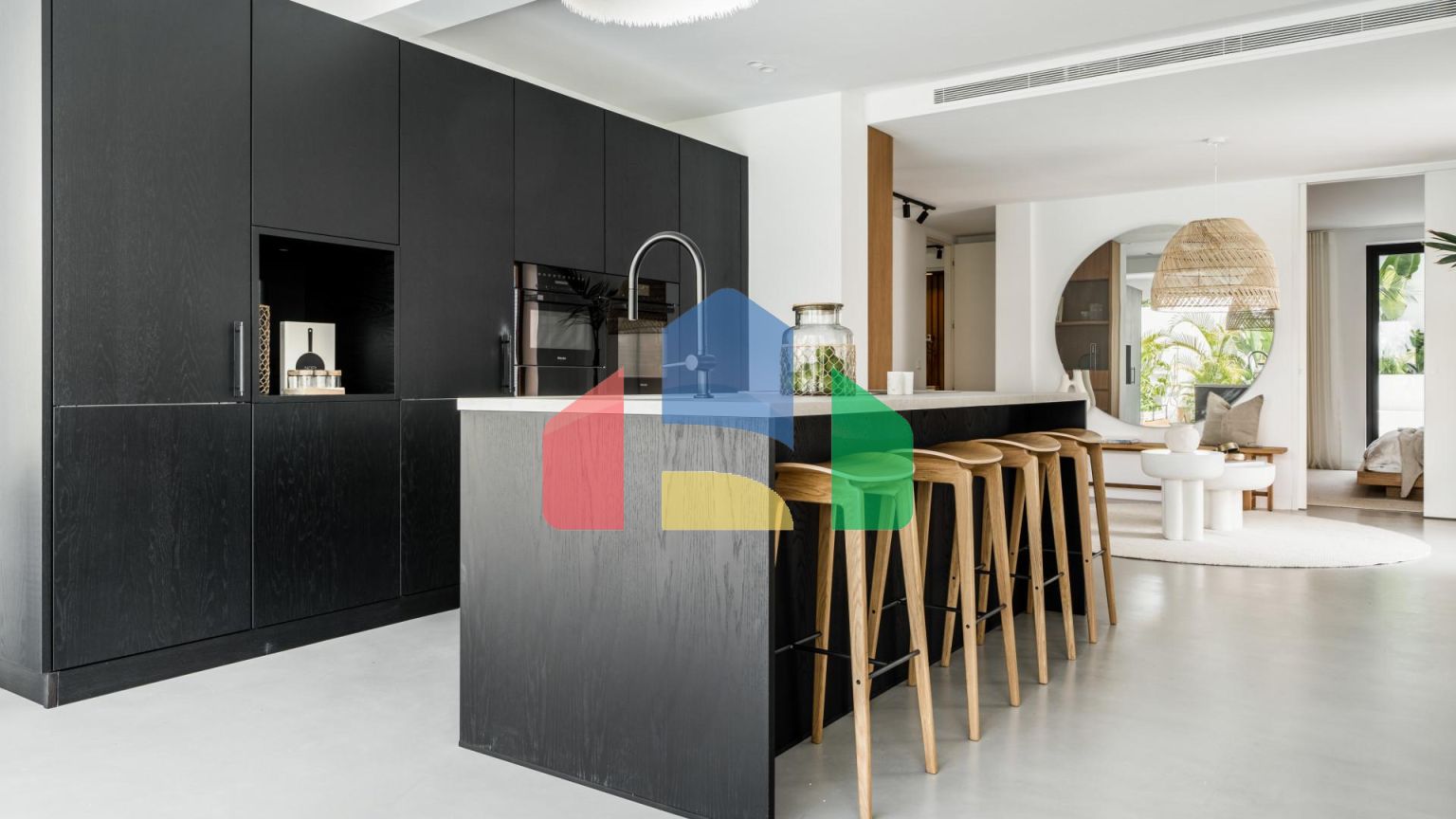 Впечатляющая вилла в стиле Бали в Нуэва-Андалусия, Марбелья