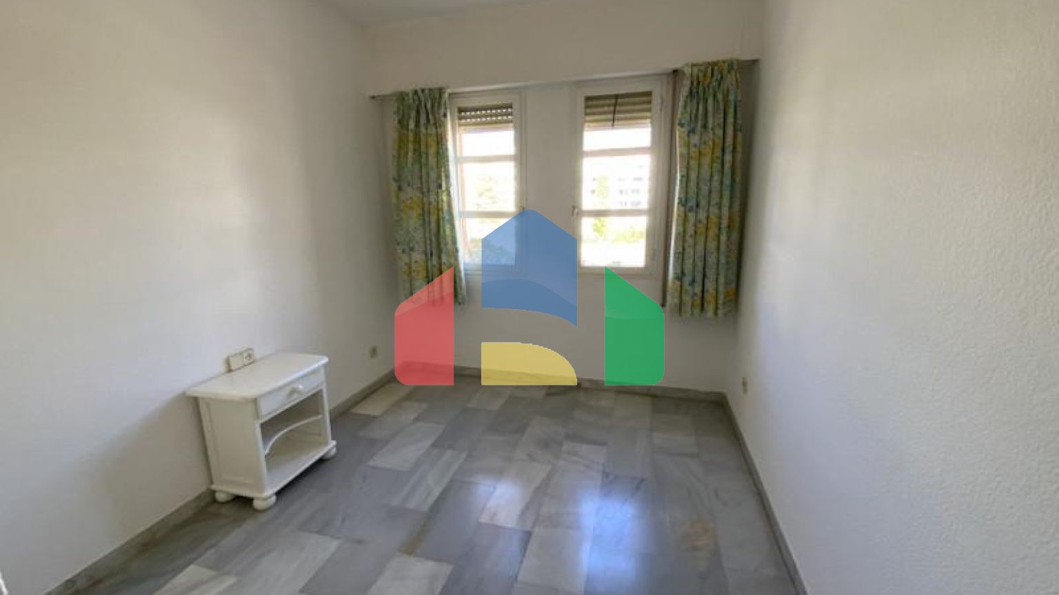 Светлое прибрежное жилье в Марбелье