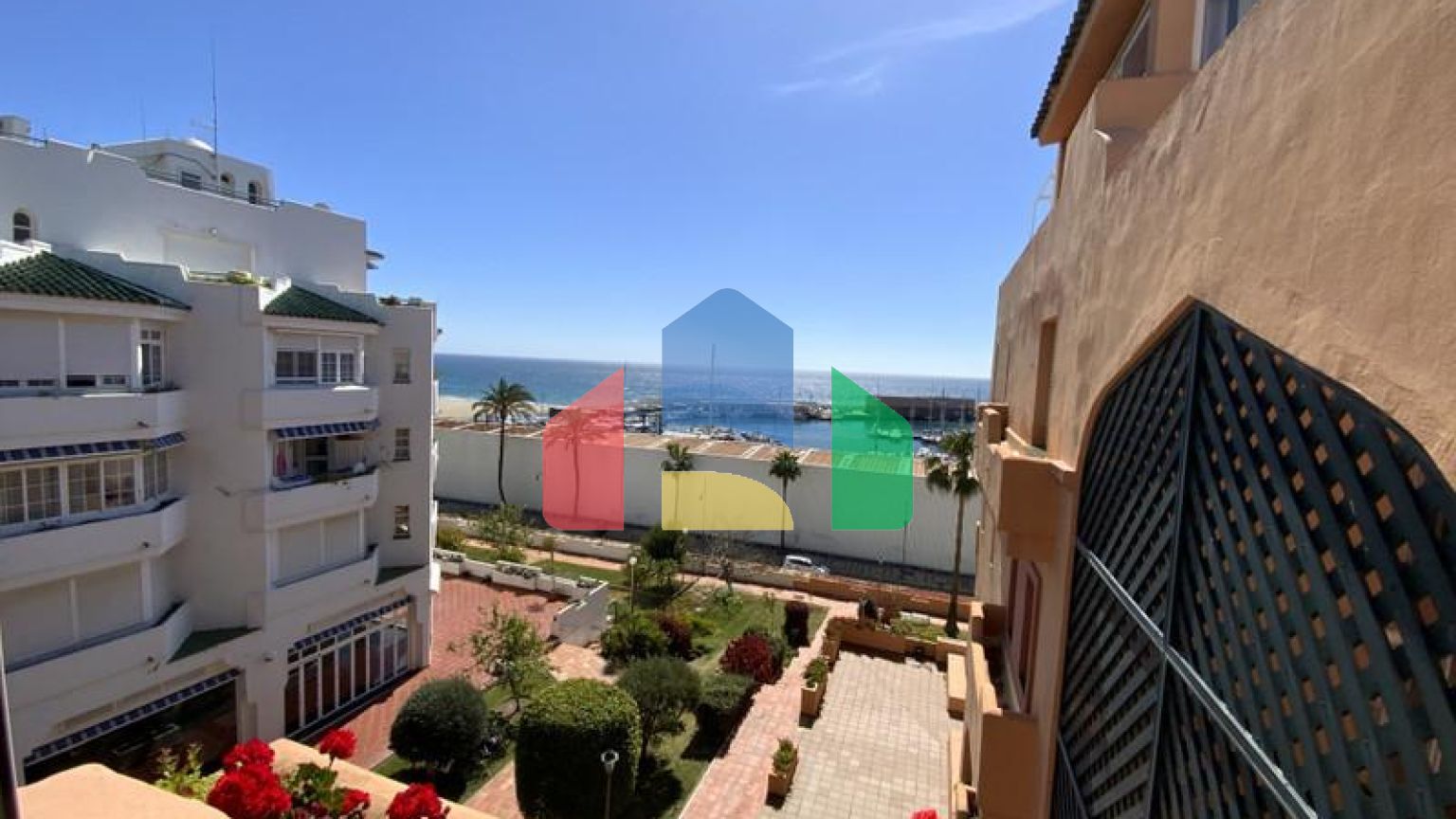 Светлое прибрежное жилье в Марбелье