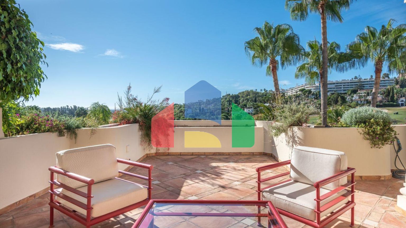 Уникальный Двухуровневый Пентхаус с 3 Спальнями в Престижном Las Alamandas