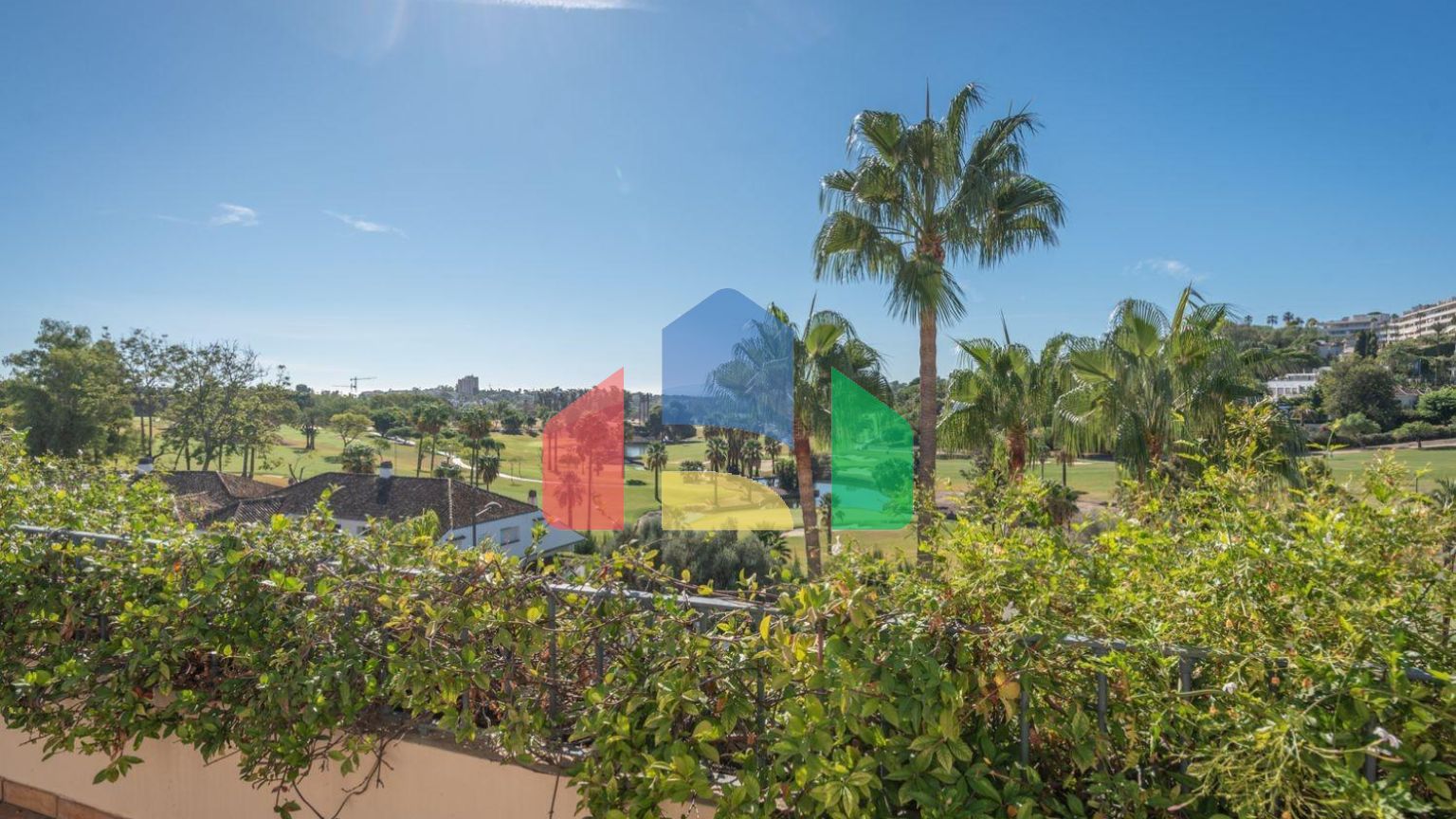 Уникальный Двухуровневый Пентхаус с 3 Спальнями в Престижном Las Alamandas