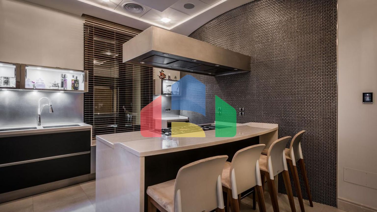 Роскошная Вилла с 7 Спальнями в Престижном Районе Hacienda Las Chapas на Востоке Марбельи