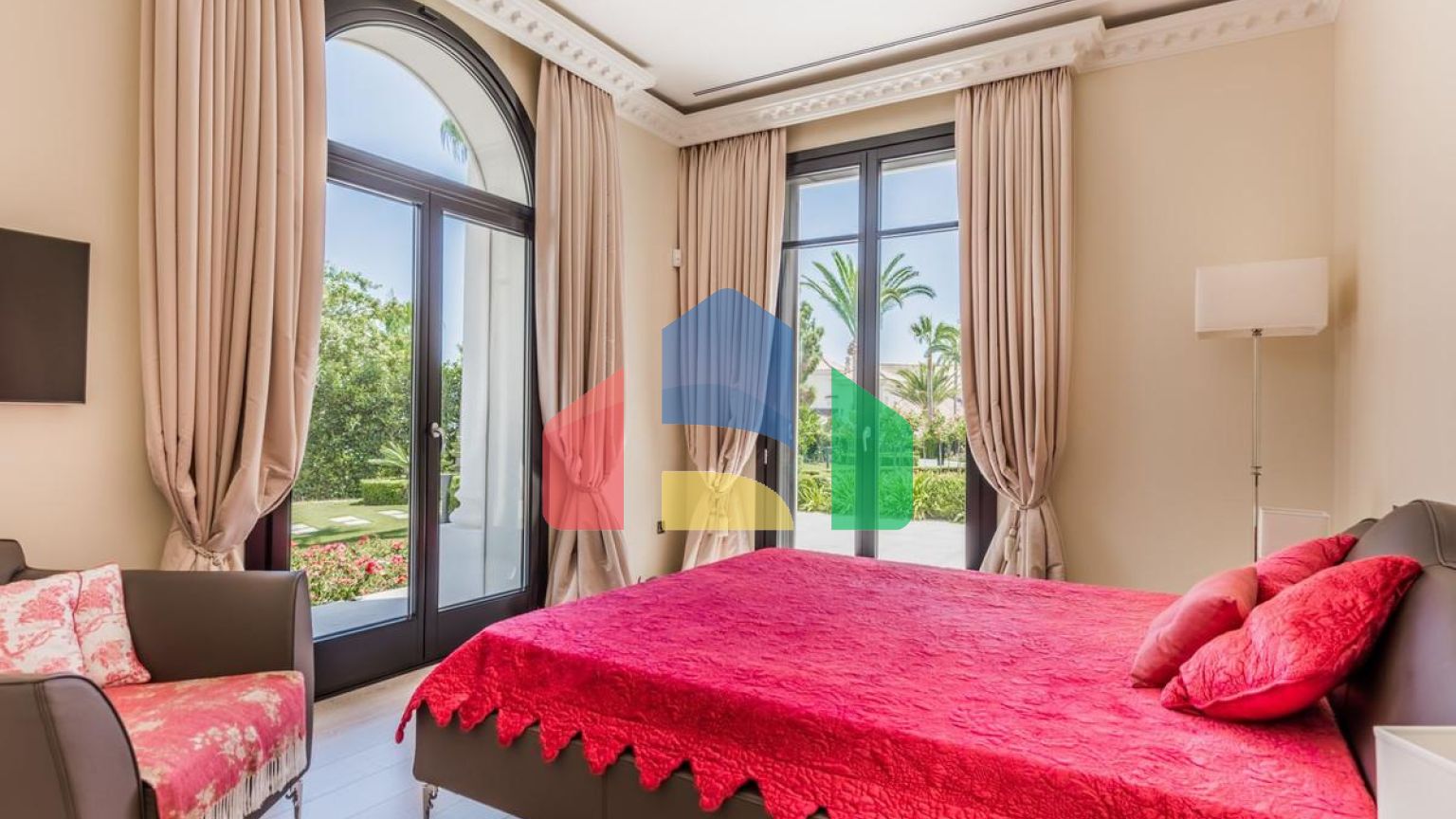 Роскошная Вилла с 7 Спальнями в Престижном Районе Hacienda Las Chapas на Востоке Марбельи