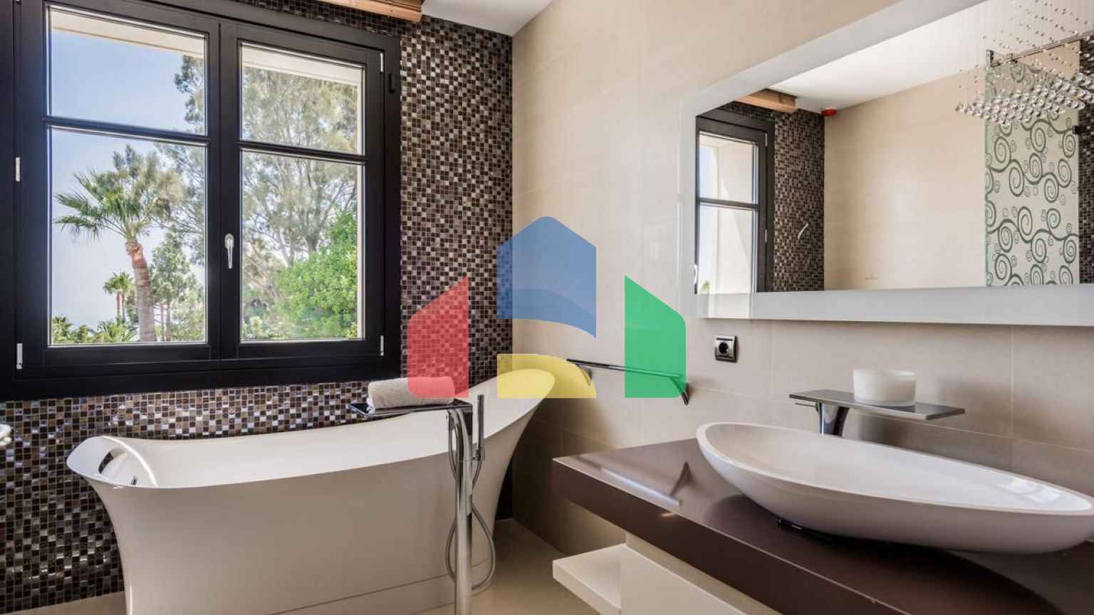 Роскошная Вилла с 7 Спальнями в Престижном Районе Hacienda Las Chapas на Востоке Марбельи