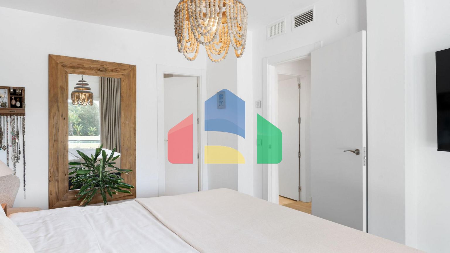 Современная вилла с традиционным испанским шармом в Эльвирии