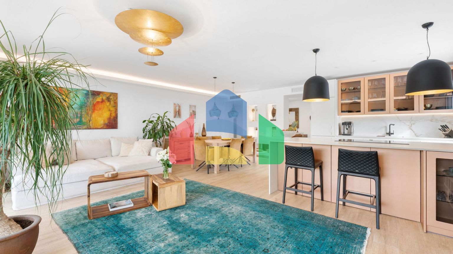 Современная вилла с традиционным испанским шармом в Эльвирии