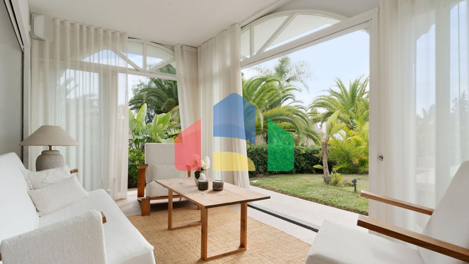 Современная вилла с традиционным испанским шармом в Эльвирии