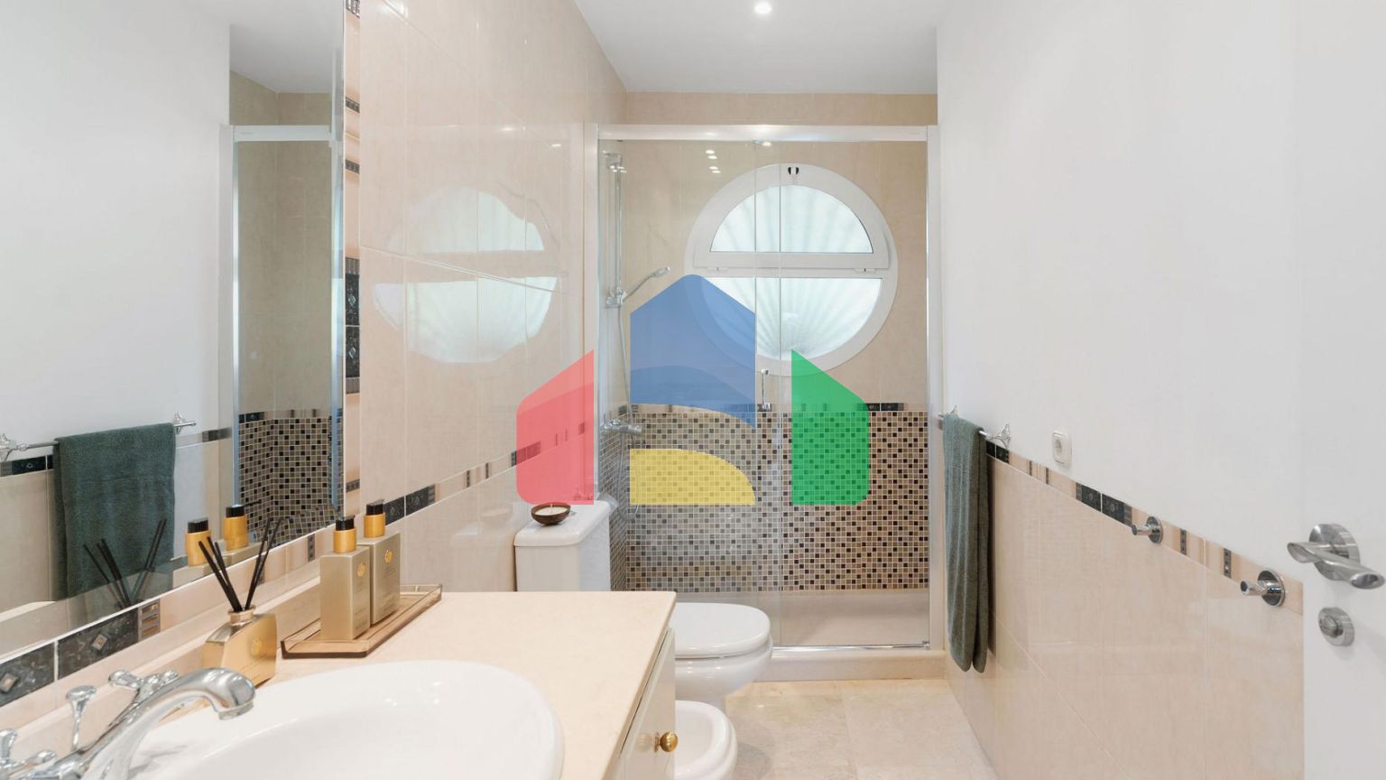 Современная вилла с традиционным испанским шармом в Эльвирии