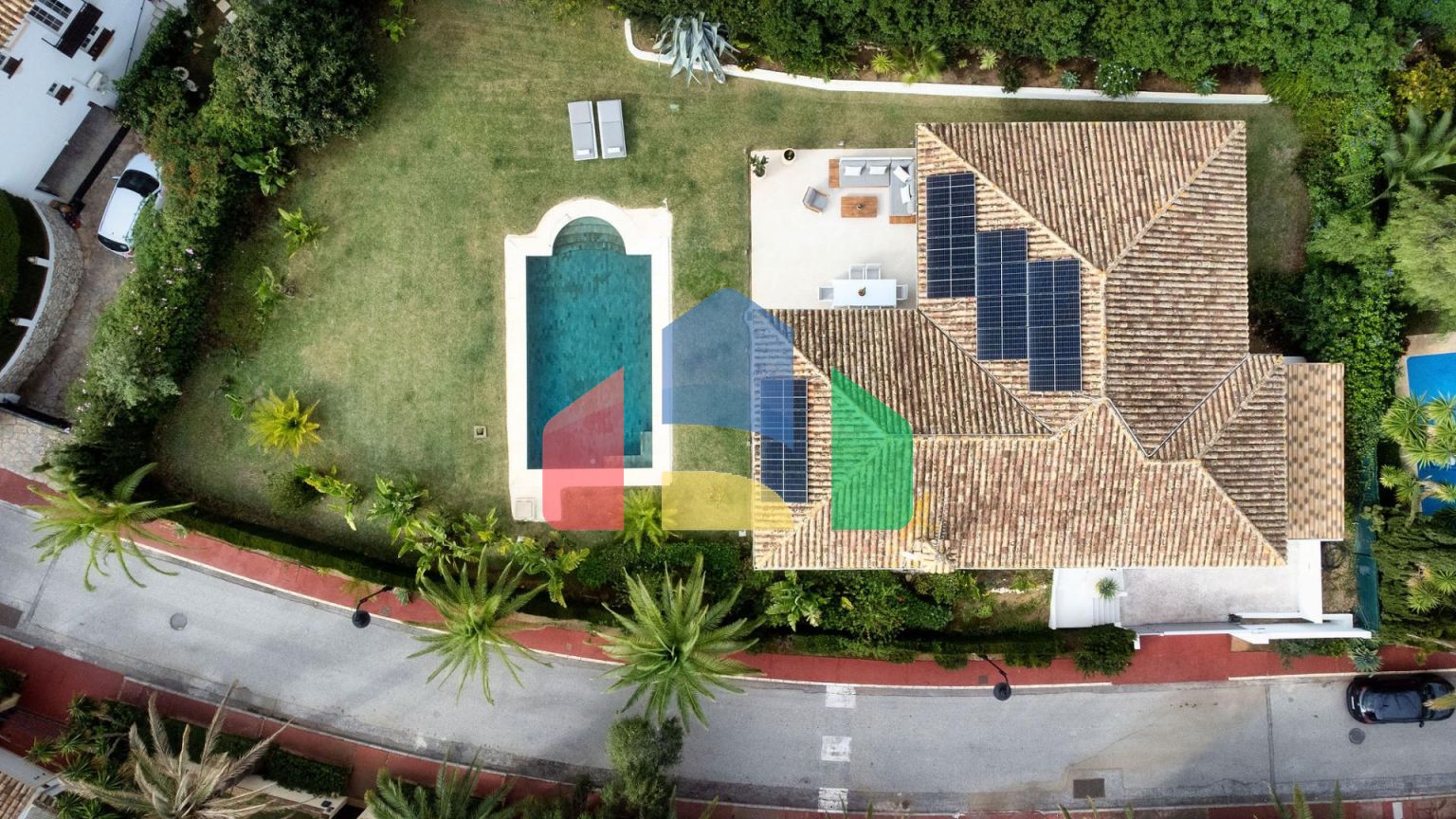 Современная вилла с традиционным испанским шармом в Эльвирии