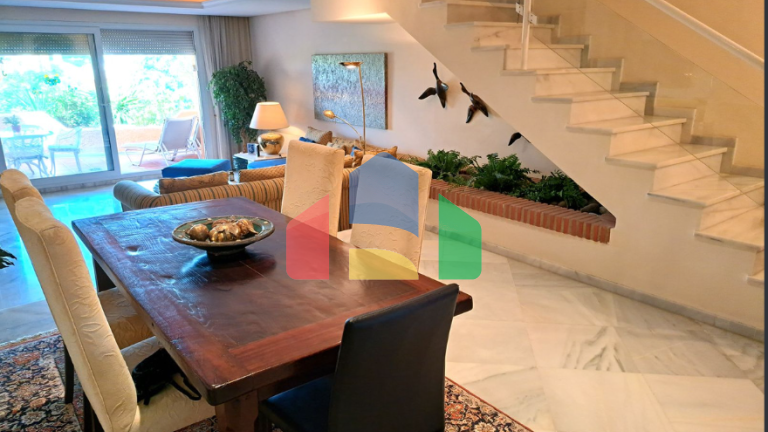 Красивый 2-х уровневый таунхаус в Нуэва-Андалусия