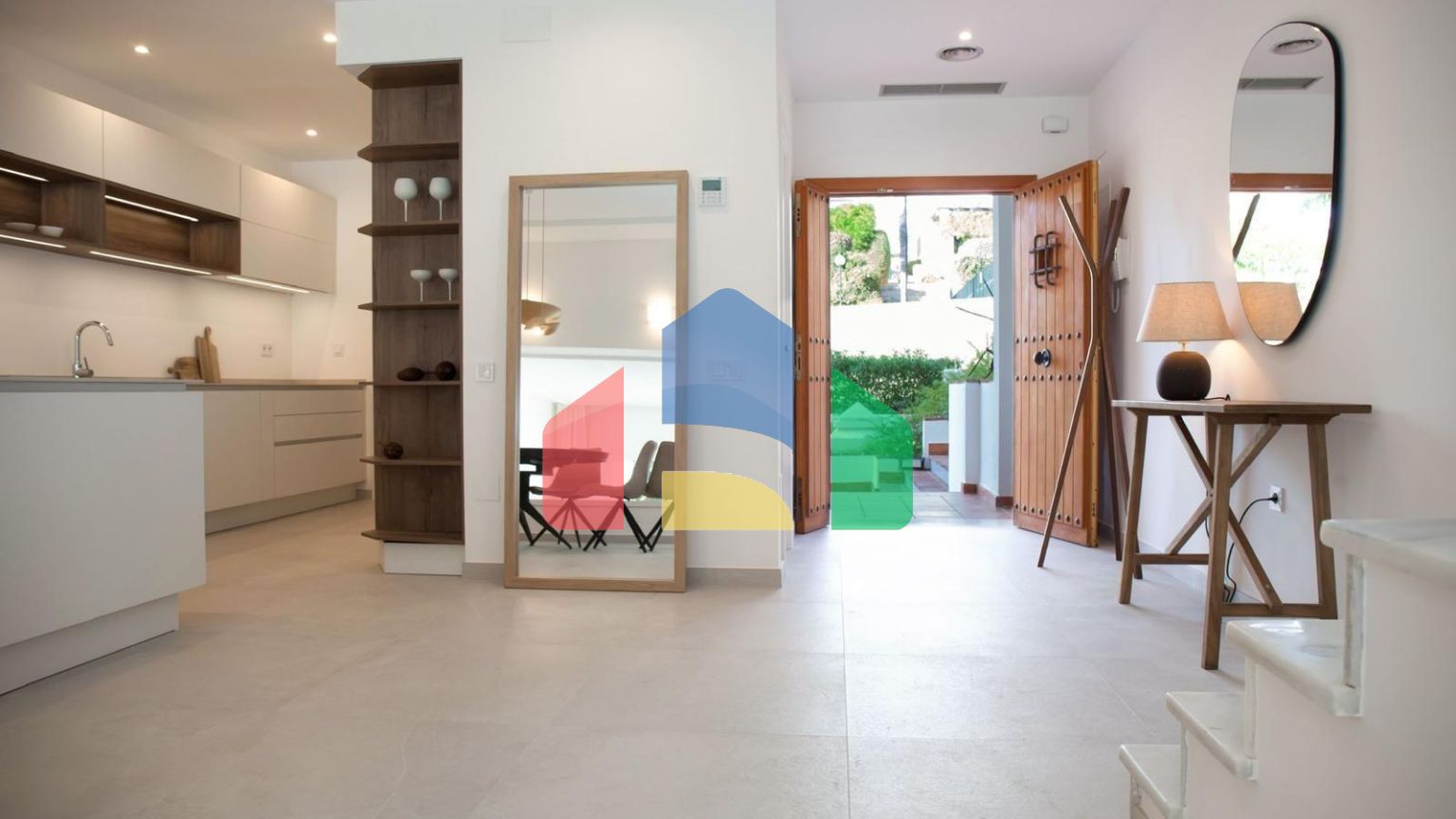 Недавно отремонтированный таунхаус в Алоха Гольф (Марбелья) по супер цене!