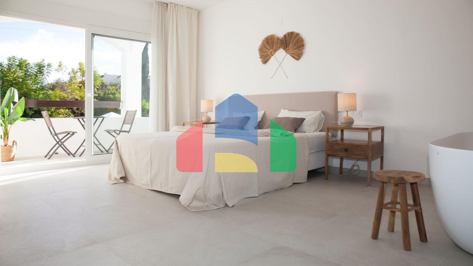 Недавно отремонтированный таунхаус в Алоха Гольф (Марбелья) по супер цене!