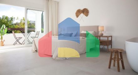 Недавно отремонтированный таунхаус в Алоха Гольф (Марбелья) по супер цене!