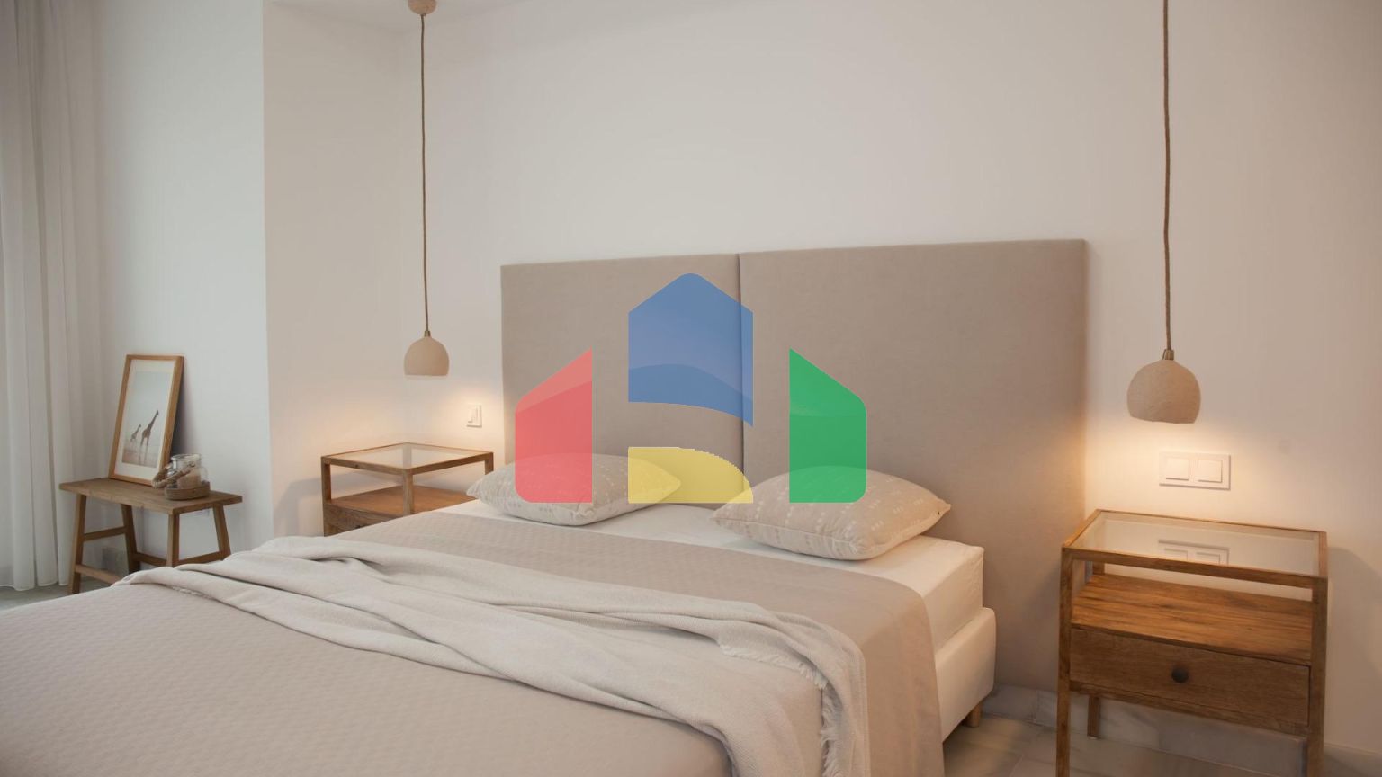 Недавно отремонтированный таунхаус в Алоха Гольф (Марбелья) по супер цене!