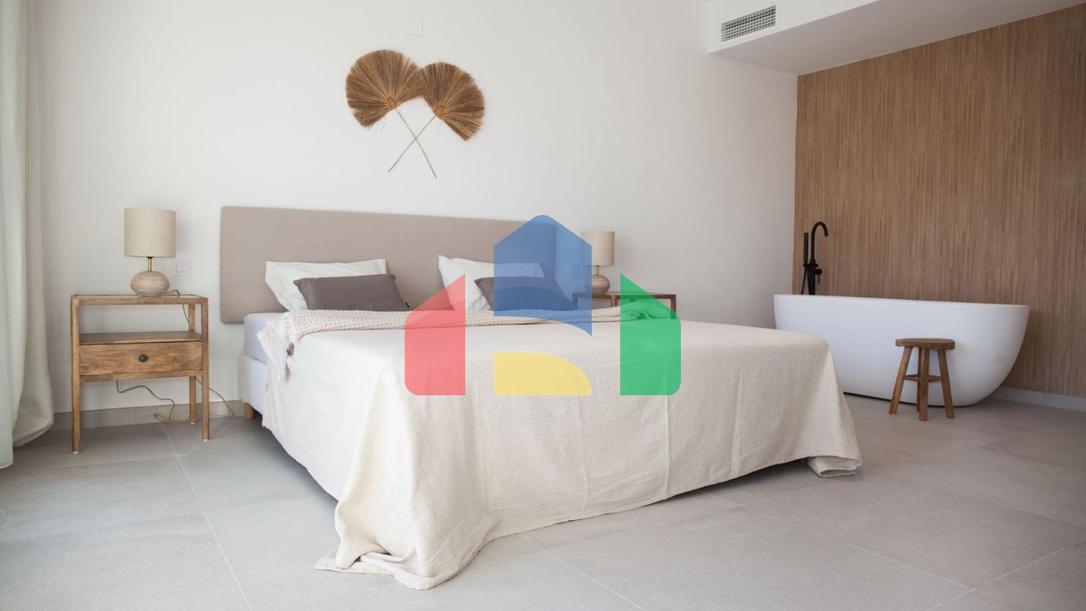 Недавно отремонтированный таунхаус в Алоха Гольф (Марбелья) по супер цене!