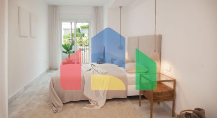 Недавно отремонтированный таунхаус в Алоха Гольф (Марбелья) по супер цене!