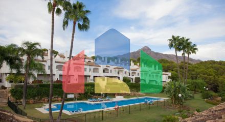 Недавно отремонтированный таунхаус в Алоха Гольф (Марбелья) по супер цене!