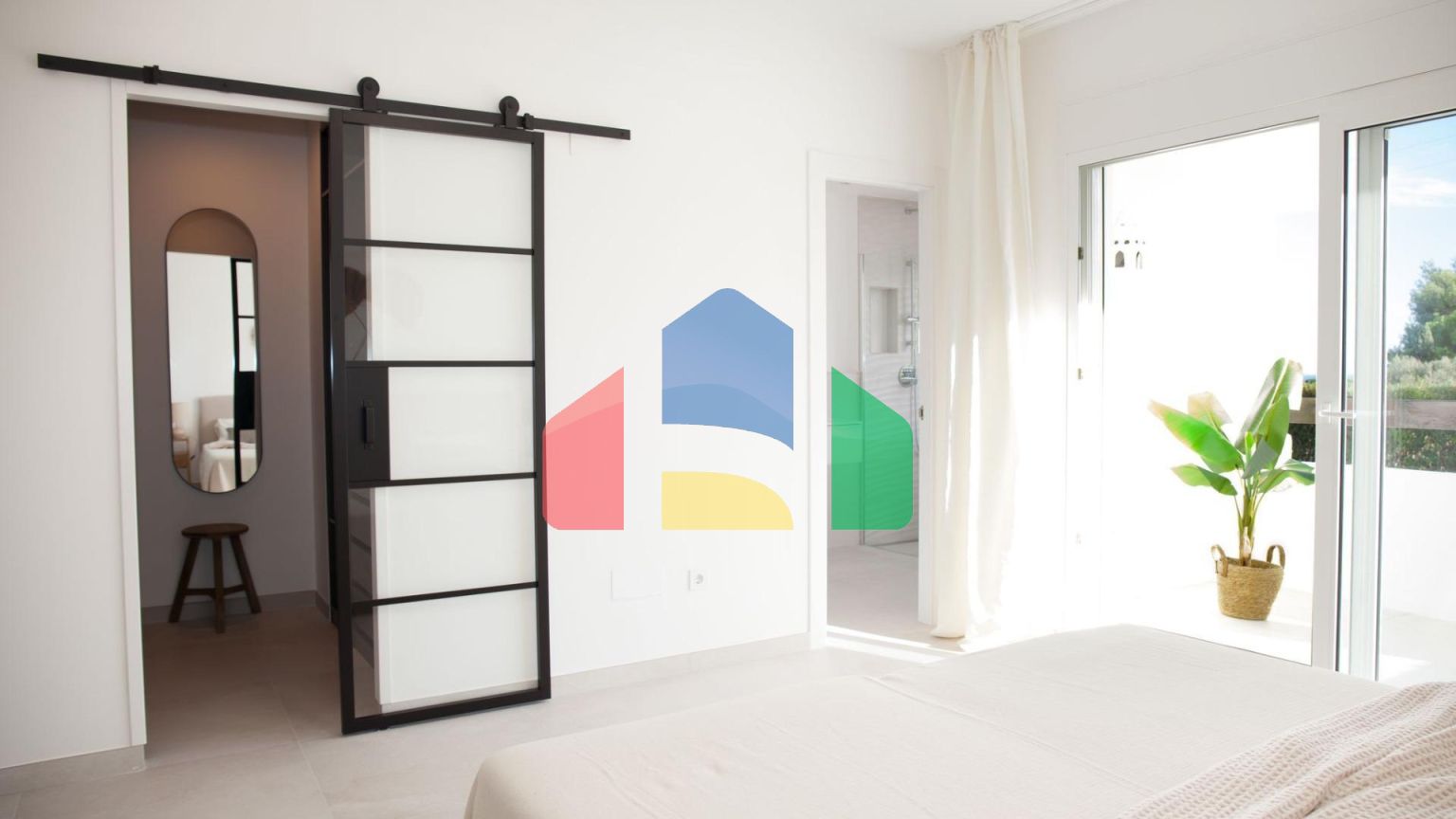 Недавно отремонтированный таунхаус в Алоха Гольф (Марбелья) по супер цене!