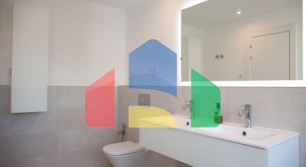 Недавно отремонтированный таунхаус в Алоха Гольф (Марбелья) по супер цене!