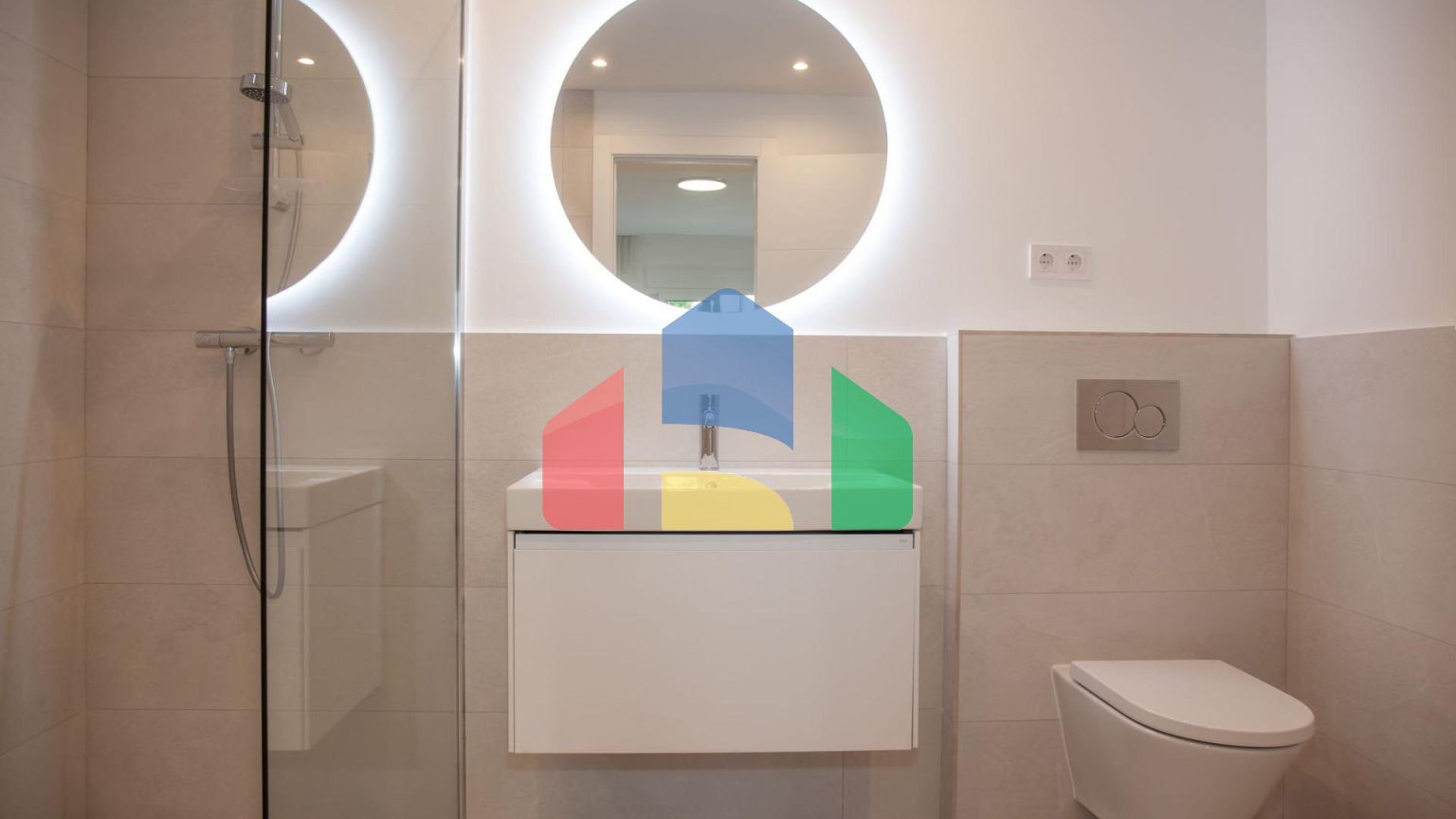 Недавно отремонтированный таунхаус в Алоха Гольф (Марбелья) по супер цене!