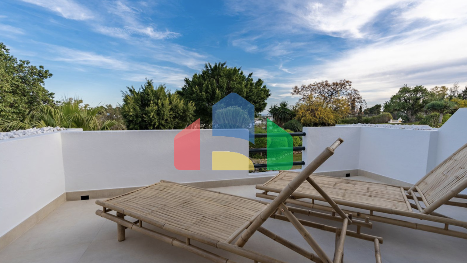 Роскошный таунхаус класса люкс с 3мя спальнями в Марбелье