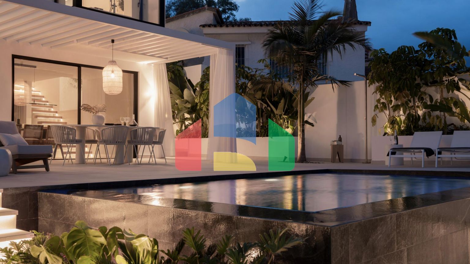 Реновированная роскошная вилла в Нижней Нуевой Андалусия