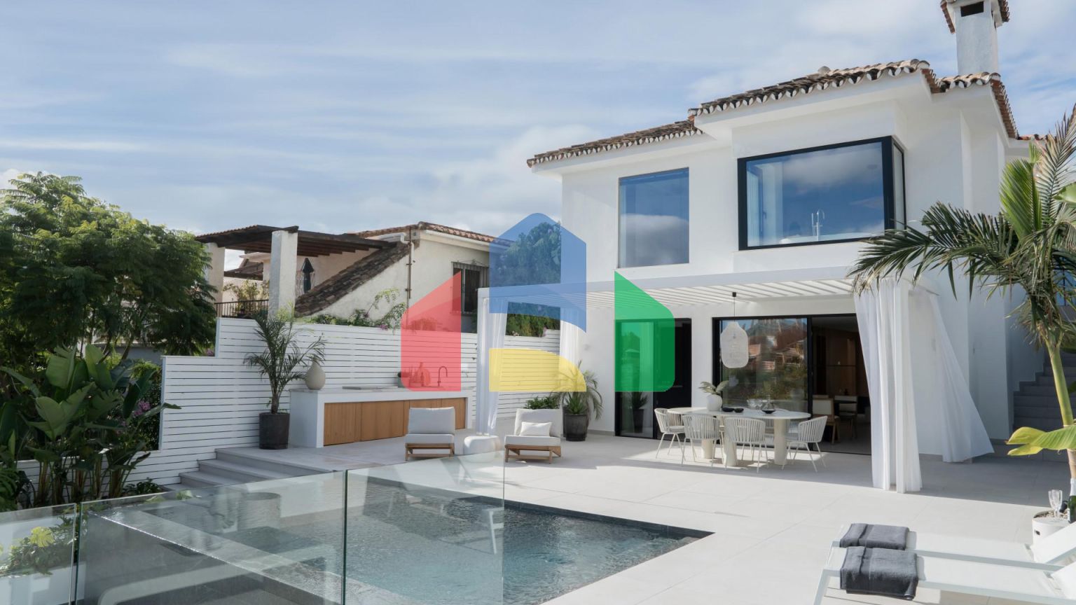 Реновированная роскошная вилла в Нижней Нуевой Андалусия