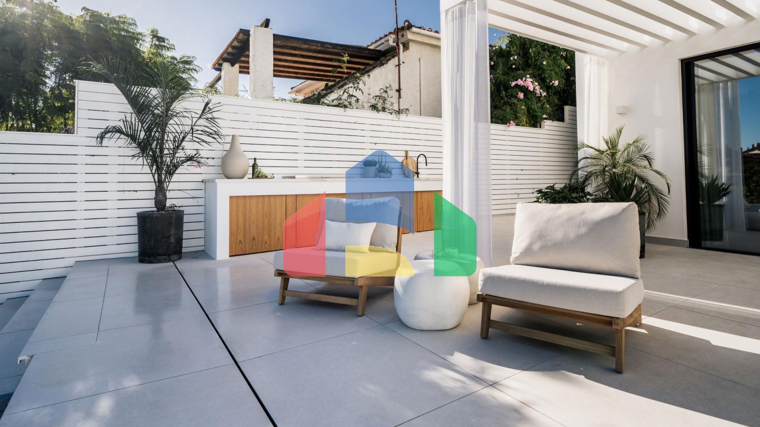 Вилла с частным бассейном, терраса крыши