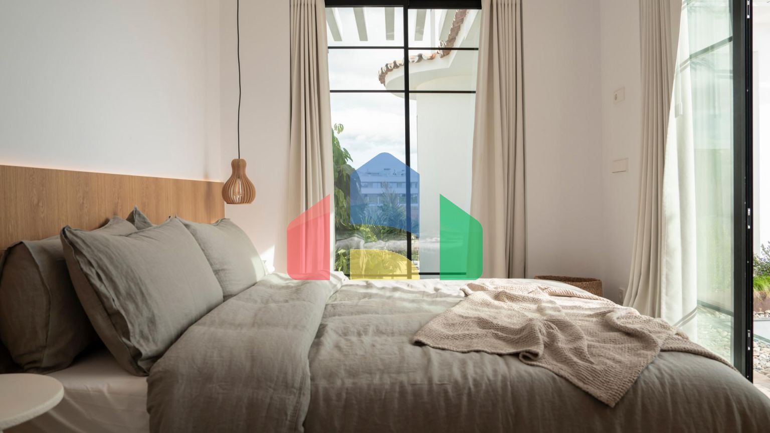 Вилла с частным бассейном, терраса крыши