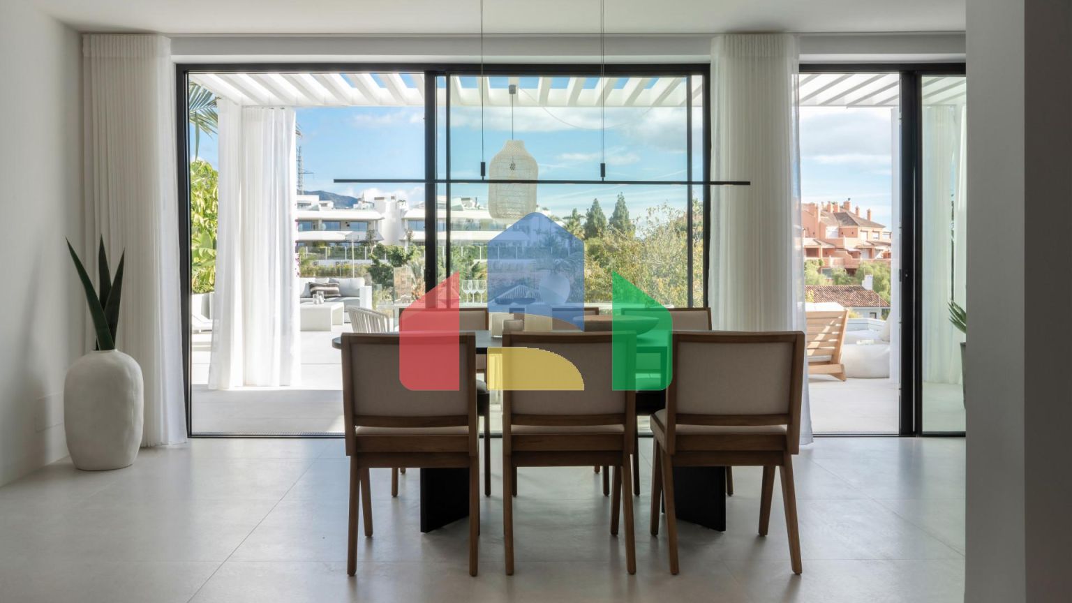 Вилла с частным бассейном, терраса крыши