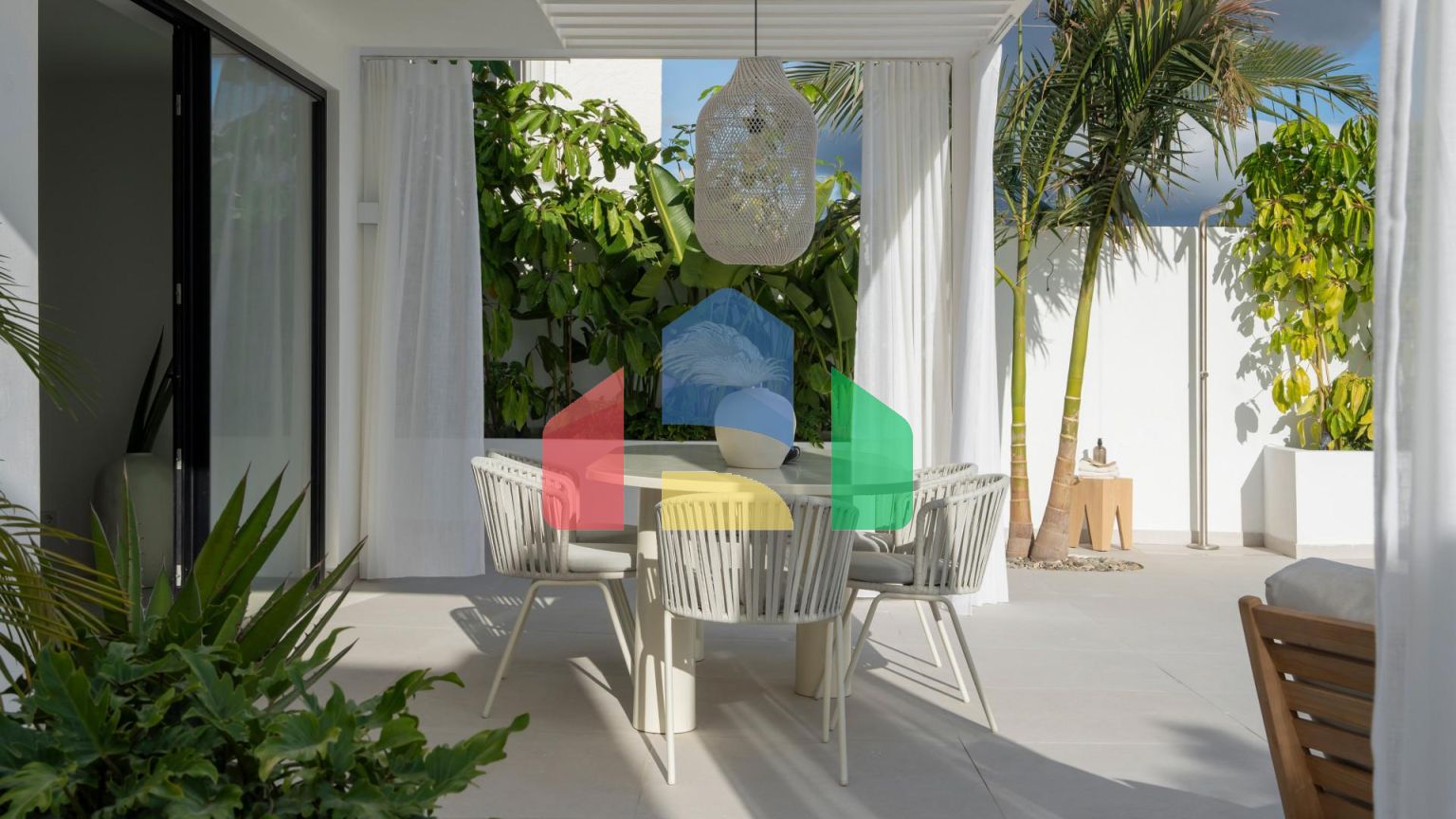 Вилла с частным бассейном, терраса крыши