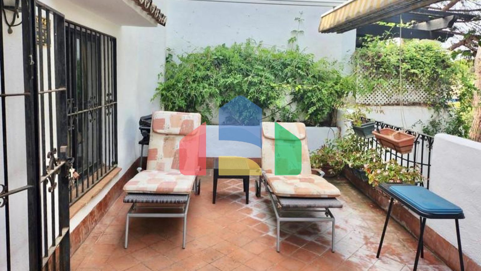 ВОЗМОЖНОСТЬ для инвестиций. Двухуровневый пентхаус с великолепным солярием рядом с Пуэрто-Банус. Марбелья.