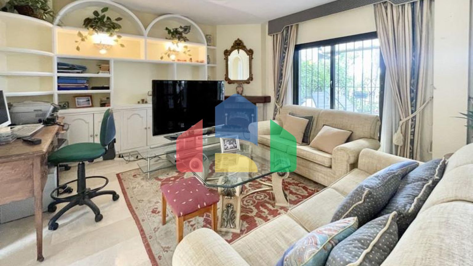 ВОЗМОЖНОСТЬ для инвестиций. Двухуровневый пентхаус с великолепным солярием рядом с Пуэрто-Банус. Марбелья.