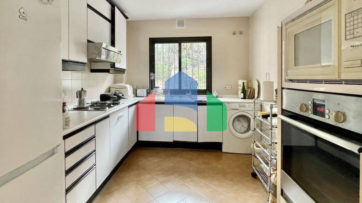 ВОЗМОЖНОСТЬ для инвестиций. Двухуровневый пентхаус с великолепным солярием рядом с Пуэрто-Банус. Марбелья.