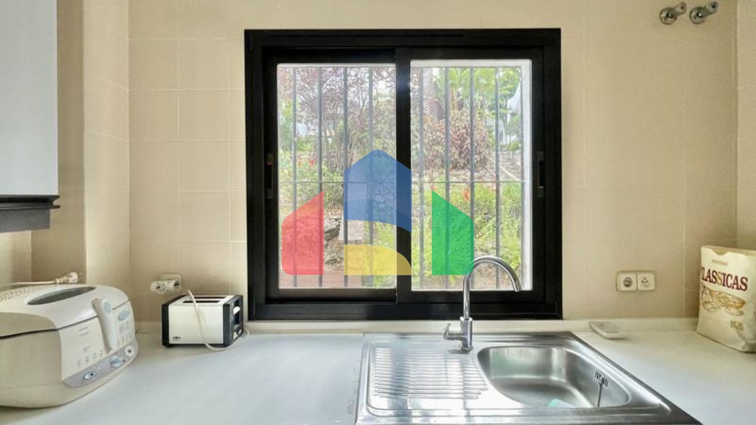 ВОЗМОЖНОСТЬ для инвестиций. Двухуровневый пентхаус с великолепным солярием рядом с Пуэрто-Банус. Марбелья.