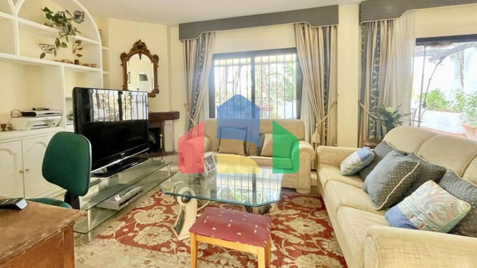 ВОЗМОЖНОСТЬ для инвестиций. Двухуровневый пентхаус с великолепным солярием рядом с Пуэрто-Банус. Марбелья.