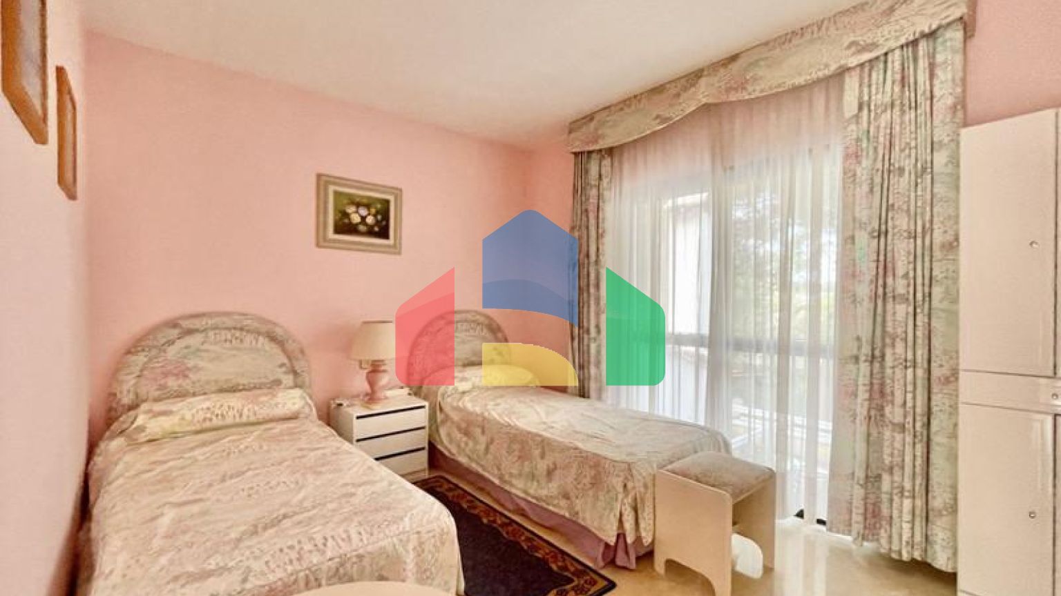 ВОЗМОЖНОСТЬ для инвестиций. Двухуровневый пентхаус с великолепным солярием рядом с Пуэрто-Банус. Марбелья.