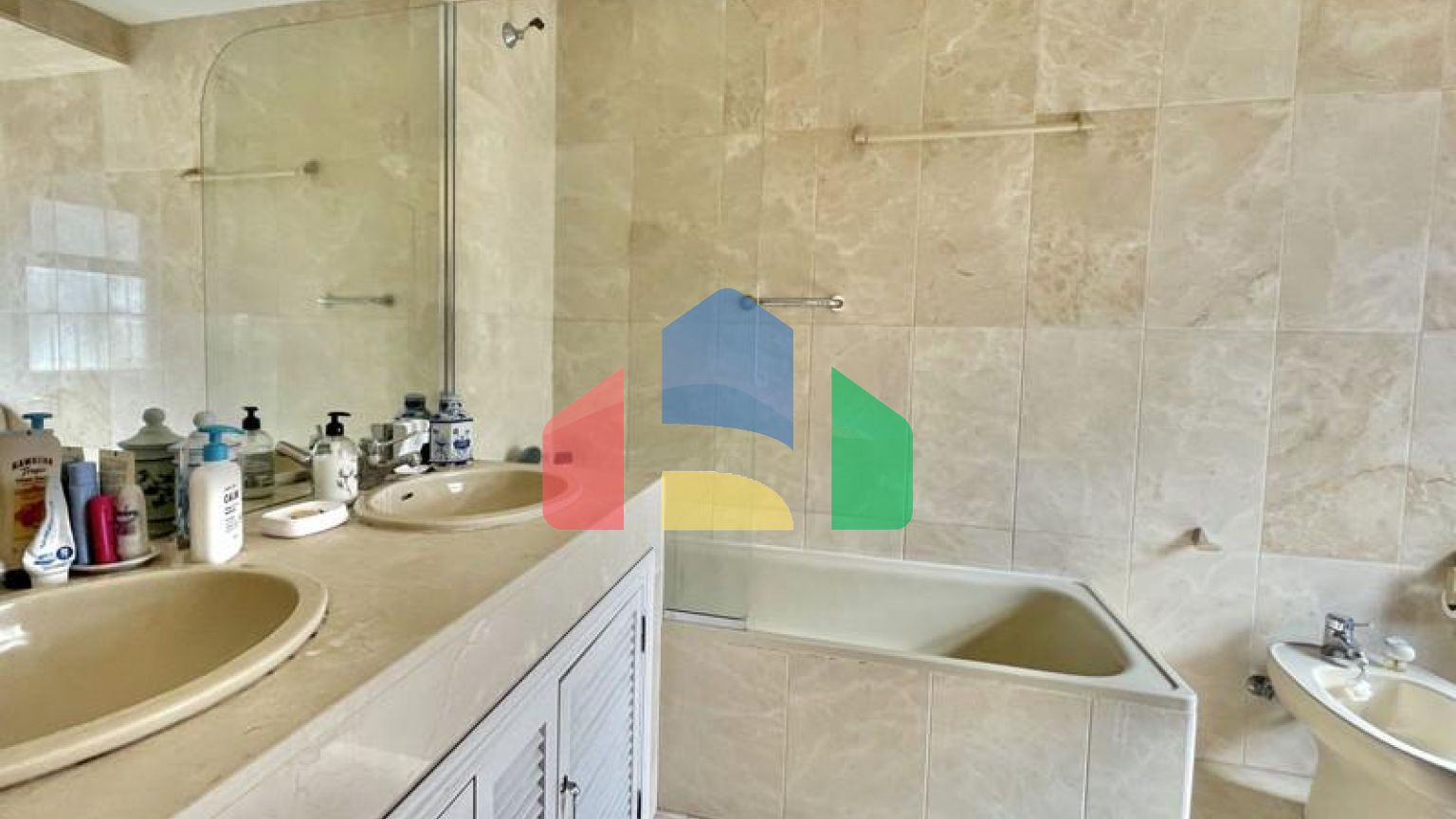 ВОЗМОЖНОСТЬ для инвестиций. Двухуровневый пентхаус с великолепным солярием рядом с Пуэрто-Банус. Марбелья.