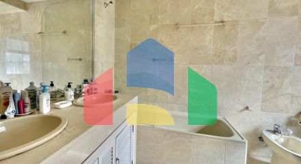 ВОЗМОЖНОСТЬ для инвестиций. Двухуровневый пентхаус с великолепным солярием рядом с Пуэрто-Банус. Марбелья. ВОЗМОЖНОСТЬ для инвестиций. Двухуровневый пентхаус с великолепным солярием рядом с Пуэрто-Банус. Марбелья.