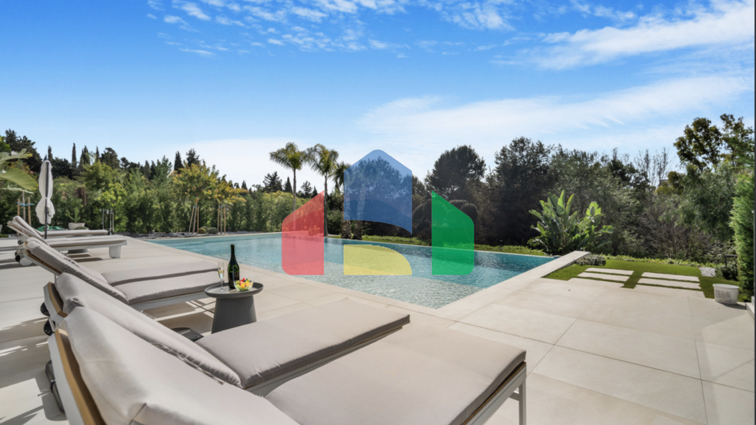 Изысканная вилла в Valle Romano на Золотой Миле Марбельи: роскошь, приватность и первоклассное расположение.