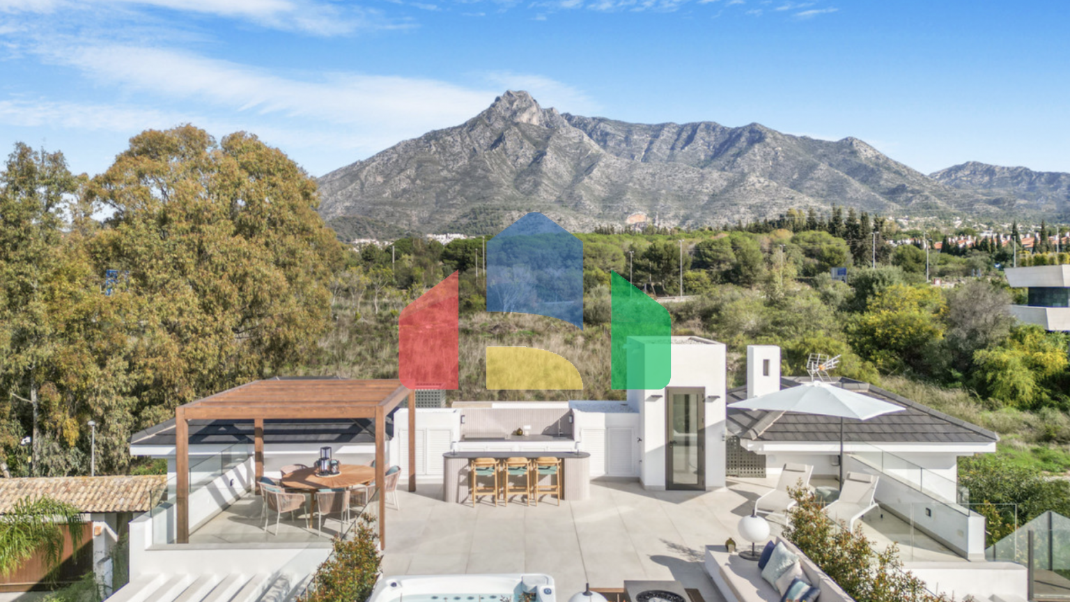 Изысканная вилла в Valle Romano на Золотой Миле Марбельи: роскошь, приватность и первоклассное расположение.