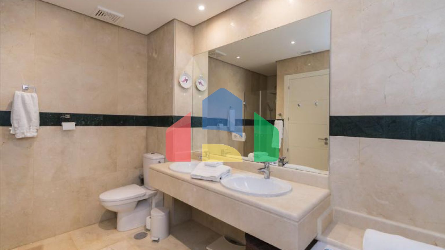 Русский – Элегантная квартира с террасой в Новой Андалусии