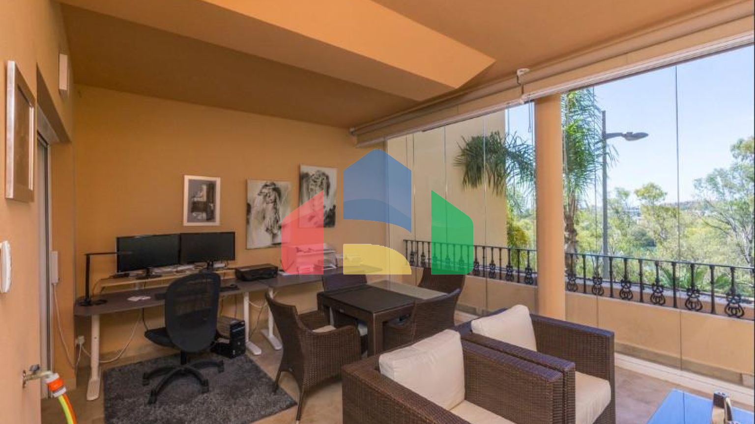 Русский – Элегантная квартира с террасой в Новой Андалусии