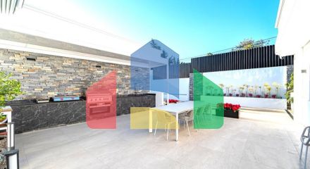 Представляем исключительную виллу в популярной урбанизации Эль-Росарио на престижном побережье Коста-дель-Соль.