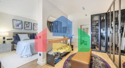 Представляем исключительную виллу в популярной урбанизации Эль-Росарио на престижном побережье Коста-дель-Соль.